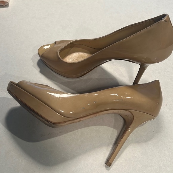 Jimmy Choo Patent Leather Nude peep toe heels - Picture 2 of 4